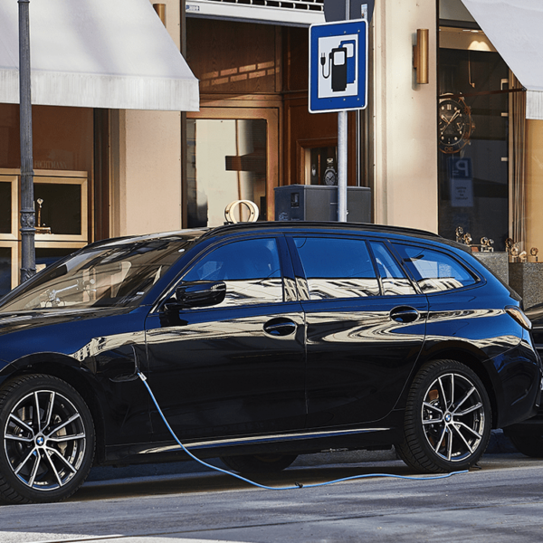 bmw-330e-touring-phev-2020-01-min